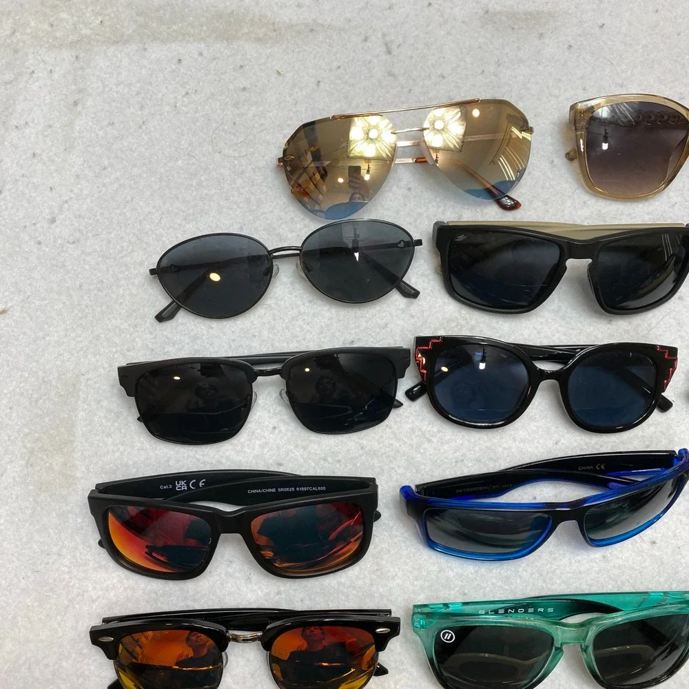 Lot Of 20 Mixed Brand Sunglasses Lot Unisex OS Multicolored Wholesale Bundle